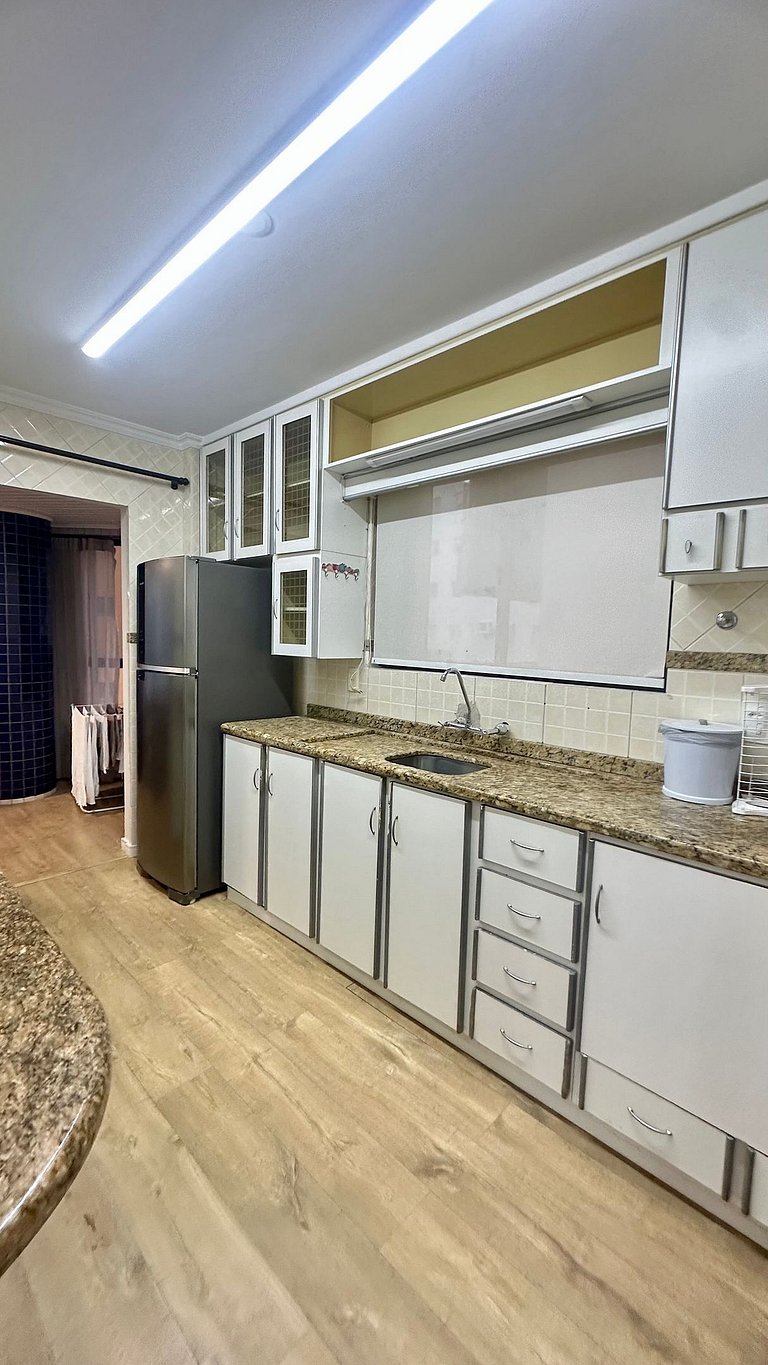 Apartamento com Churrasqueira – Próximo à Praia