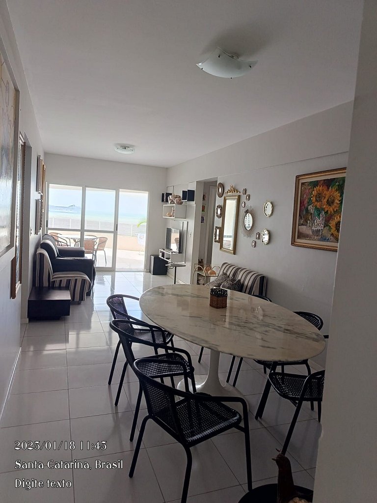 Apartamento Frente Mar na Av. Atlântica