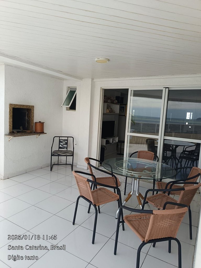 Apartamento Frente Mar na Av. Atlântica