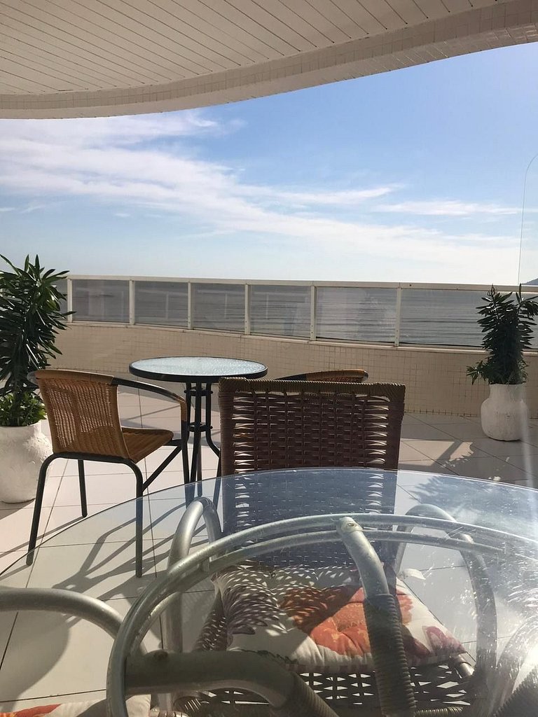 Apartamento Frente Mar na Av. Atlântica